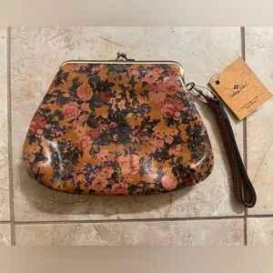 🌸 Vintage-Style Floral Leather Clutch Bag